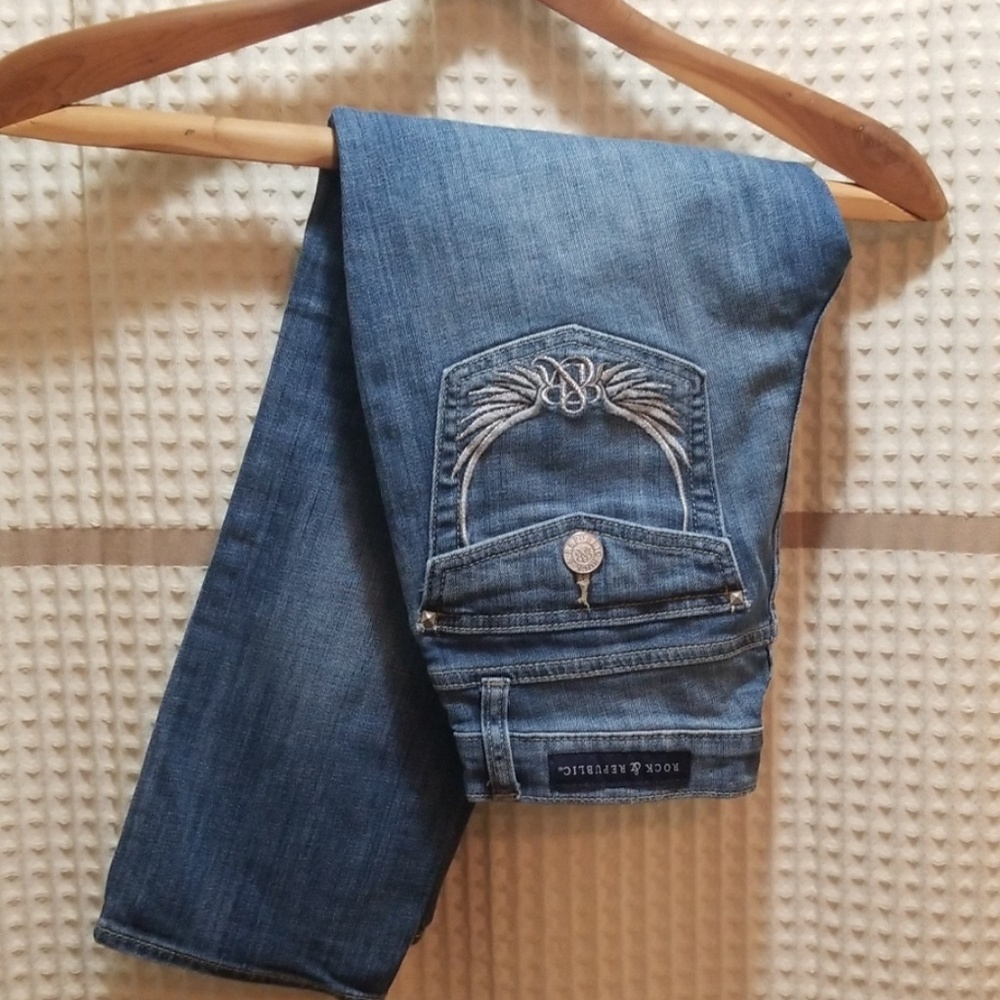 {2 for 30} Rock and Republic capris sz 2